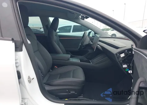 2024 Tesla Model 3 Long Range Dual Motor All-Wheel Drive z USA, uszkodzony, nr VIN 5YJ3E1EBXRF770011